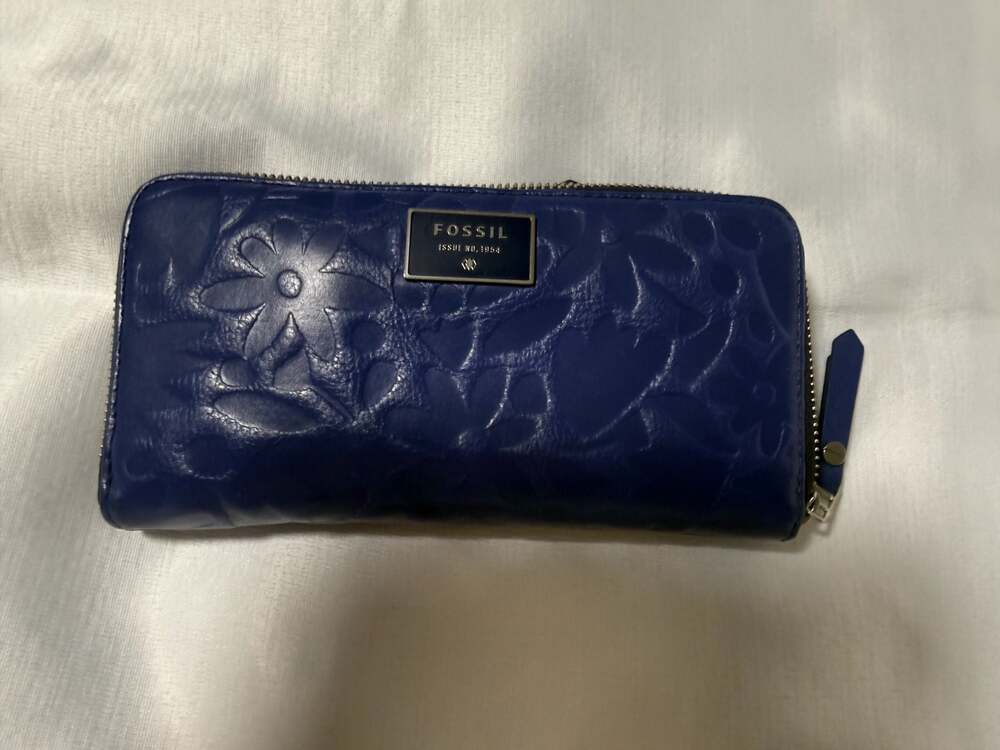 Fossil Navy Blue Floral Embossed Leather Logan Zip Around Clutch Wallet - Picture 1 of 3